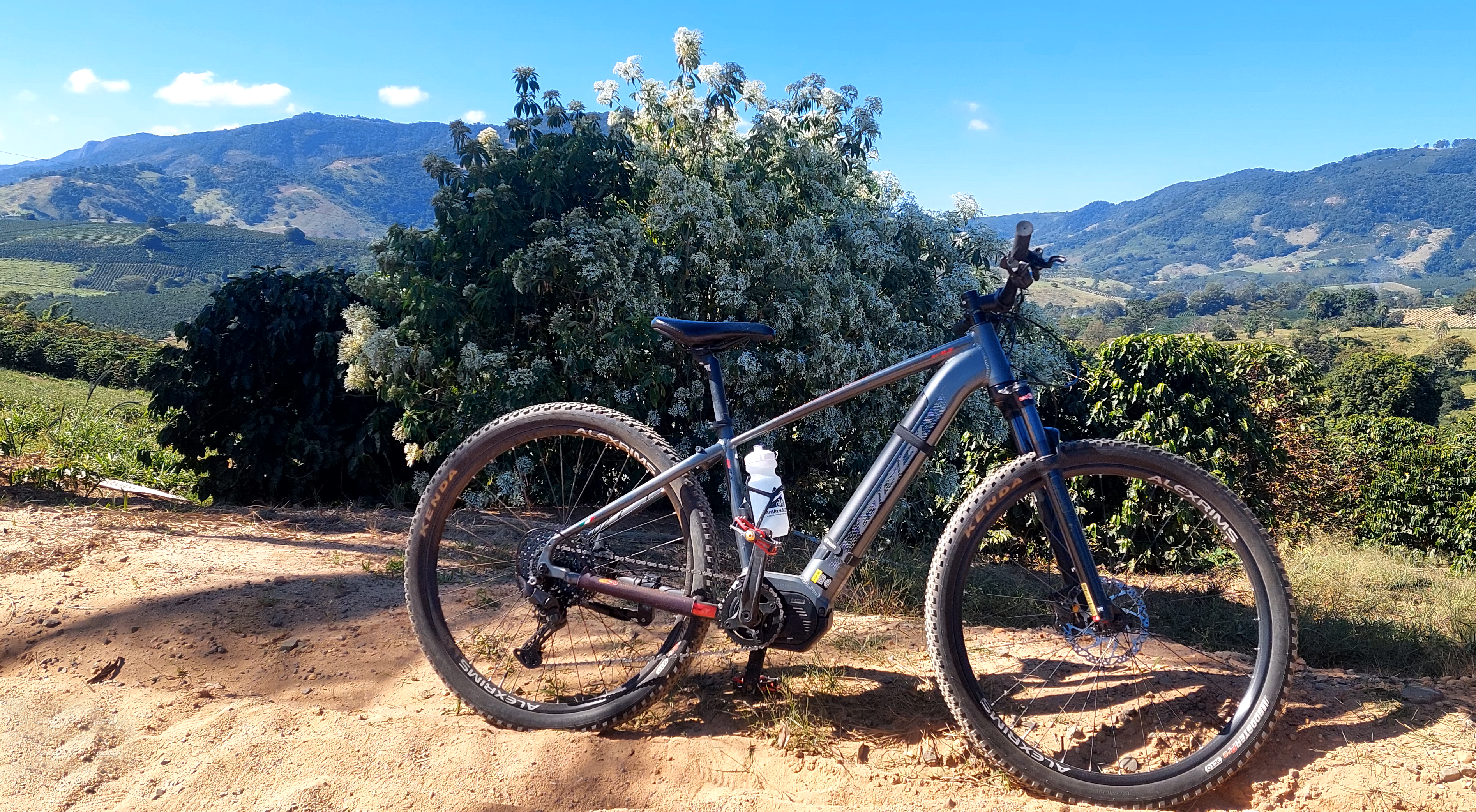 Capa de Caminho da Fé de bike elétrica: alugue uma e-bike, receba a bicicleta em mãos e entregue em Aparecida (SP) 