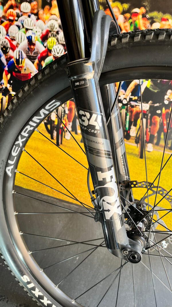 Suspensão de roda da bike de aluguel Cattura Sport