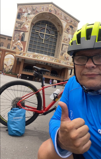 Marcelo Luz e sua bike em Aparecida