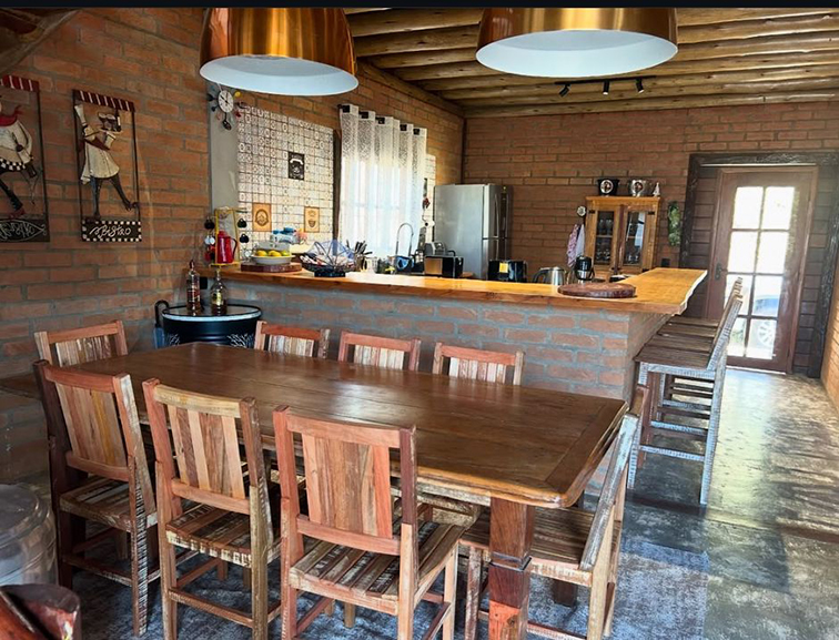 Imagem dos cômodos da casa Oribá Refúgio em São Bento do Sapucaí