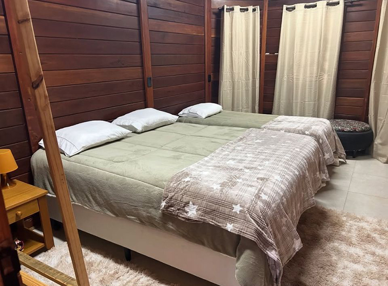 Imagem dos cômodos da casa Oribá Refúgio em São Bento do Sapucaí