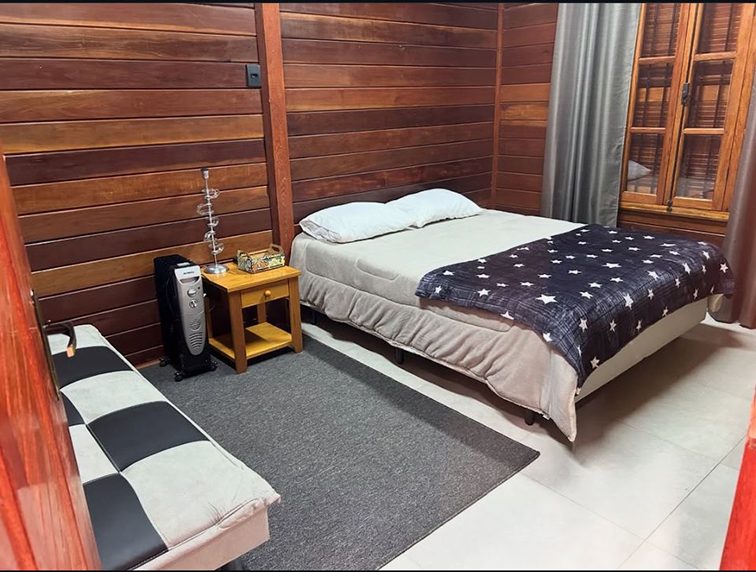 Imagem dos cômodos da casa Oribá Refúgio em São Bento do Sapucaí