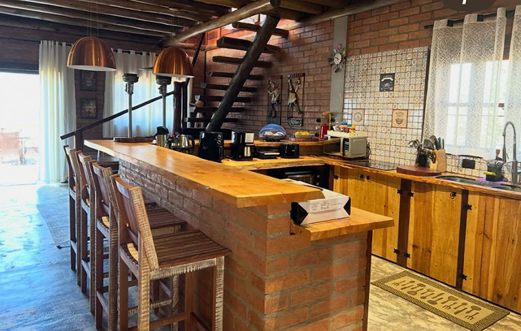 Imagem dos cômodos da casa Oribá Refúgio em São Bento do Sapucaí