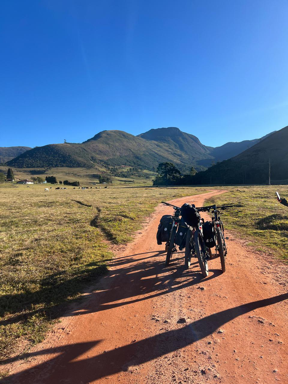 Estrada do roteiro de bicicleta Caminho dos Anjos