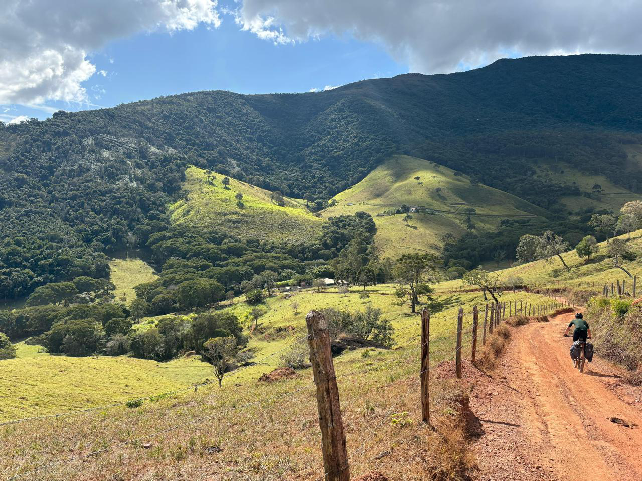 Capa de ONDE PEDALAR: Caminho dos Anjos, rota de cicloturismo e peregrinação no Sul de Minas