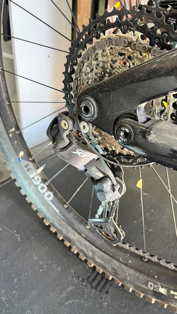 Detalhe câmbio da bicicleta elétrica OGGI Potenza Pro