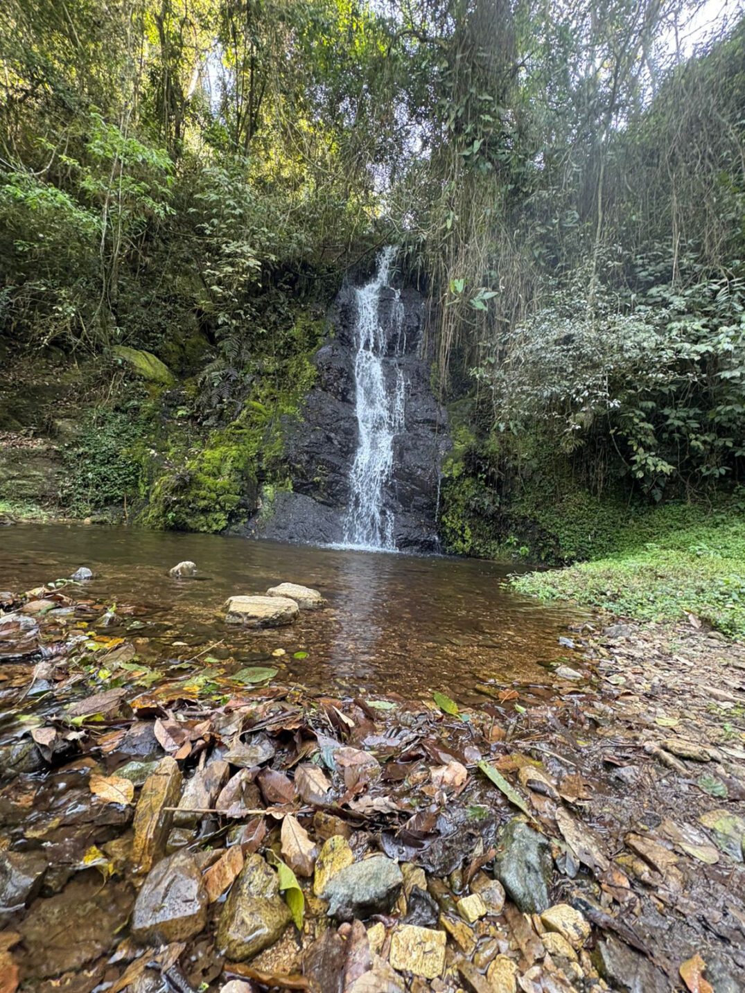 Cachoeira e poço durante pedal